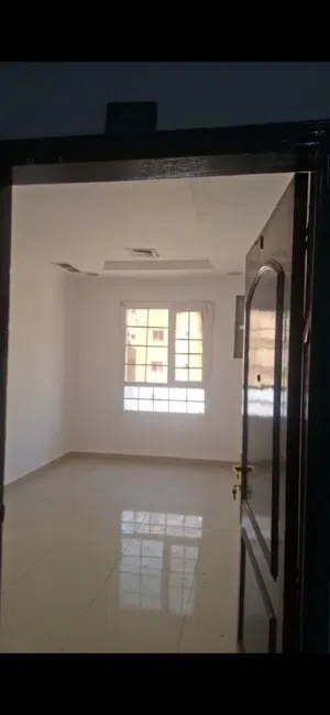 عماره للايجار بخيطان غرفتين حمامين صاله مطبخ  عدد 20 شقه للشركات