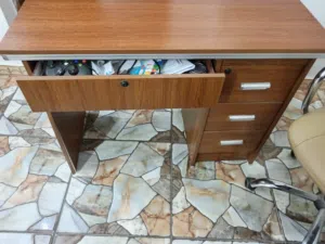 مكتب وكرسي مالته للبيع مستعجل