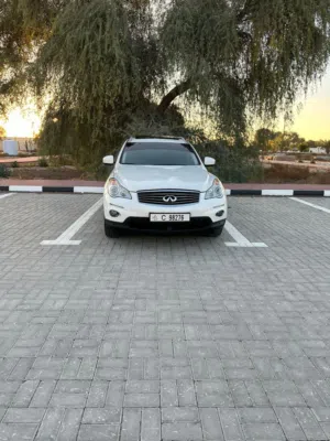 انفنتي QX50 موديل 2015 بحالة ممتازه لاتشكي من اي اعطال وصيانه كامله