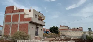 ‏٥ غرف نوم ‏.‏ ٣ حمّامات ‏.‏ 130 م٢‏1