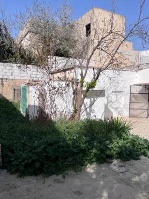 منزل مستقل للبيع في حواره وسط البلد 270 متر مساحة الارض