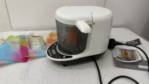 صانعة طعام الأطفال Baby Brezza Deluxe - مستخدم شهر واحد بحالة الوكالة