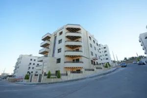 شقة مميزة طابق ثالث مع روف للبيع في شفا بدران