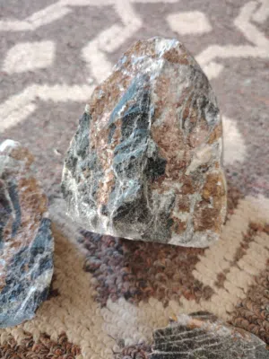 حجر غير معروف