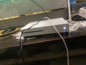 اكسبوكس ون إس للبيع  ون تيرا طبعا عليه فيفا 26