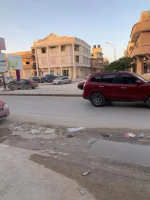 شارع الخليج  الرئيسي – موقع استراتيجي قريب من جميع الخدمات