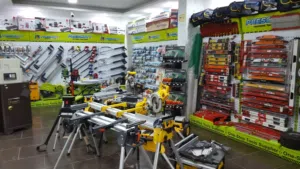 محل للإيجار 100 م + سندرة 50 م على الواجهة  Shop for Rent 100 sqm + 50 sqm Mezzanine