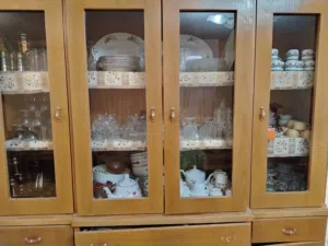 بوفيه للبيع خشب لاتيه بسعر مغري  جدااا 100دينارر