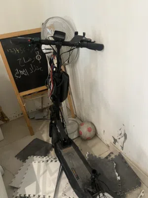 سكوتر مستخدم خمس شهور في مشكلة واحدة شغال كل شي شغال بس داخل محرك في قطعة خراب ما يمشي تصليحها رخيص