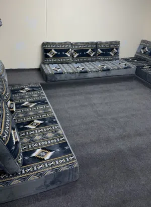 للبيع جلسات ارضيه بحاله ممتازه جداً