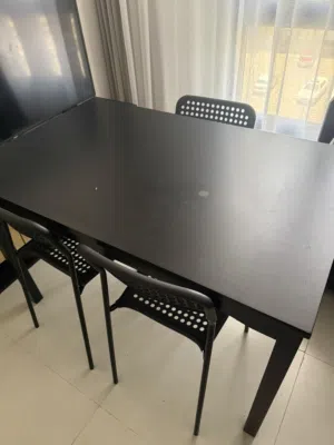 طاوله مع كراسي