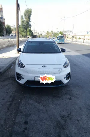 كيا نيرو 2019 كهربائية، هاتشباك، لون لؤلؤي ميتالك مرخصة ومجمركة .اعلى صنف فل كامل مع فتحه 3 حركات
