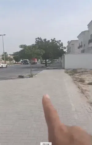 للبيع أرض في الفيحاء علي شارع عام مميزه ثلاث شوارع لغرض تجاري او سكني مساحتها 6334 قدم
