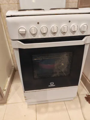 فرن كهرباىي indesit إيطالي بحالة جيدة