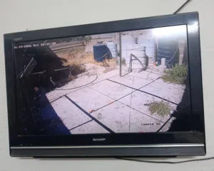 شاشة شارب LCD 32 بحالة ممتازة