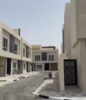 فيلا فاخرة جديدة أول ساكن للإيجار داخل كمبوند راقٍ في منطقة الخيسة   الموقع: الخيسة  الإيجار: 16,000