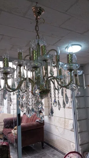 خمسه ثريات للبيع بسعر مغري  وقابل للتفاوضوسبب البيع هو التجديد