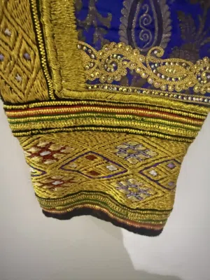 عماني الشرقية للبيع بسعر رمزي و خياطة جداً رائعة