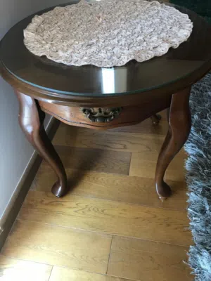 طاولات راقية/مستديرة مع زجاج سميك/ ارتفاع 55 /قطرها: 65/بيع بسعر الجملة