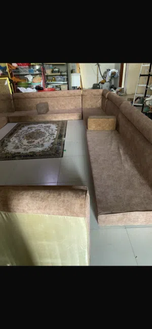ديوان أرضي (جلسة عربية) كامل على شكل حرف U بحالة ممتازة للبيع