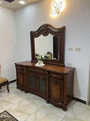 مدخل و بوفي و طاوله اكل و صلون دمياطي بظاعه شبه جديده