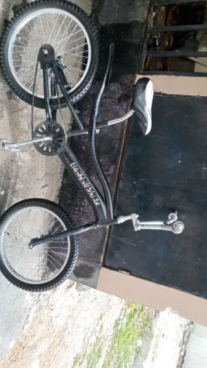 سيكل للبيع مقاس عشرين نظيف جدا مايشتكي من شي