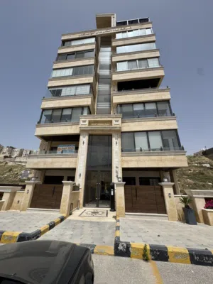 شقه طابق اول  للبيع في عبدون خلف السفاره الاستراليه مساحه 223 م بأجمل إطلاله دائما وموقع مميز جدا