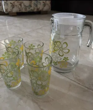 ابريق و اربع كبايات / كاسات