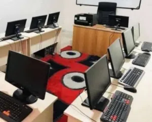 مدرسة با الاتات جاهزة للايحار