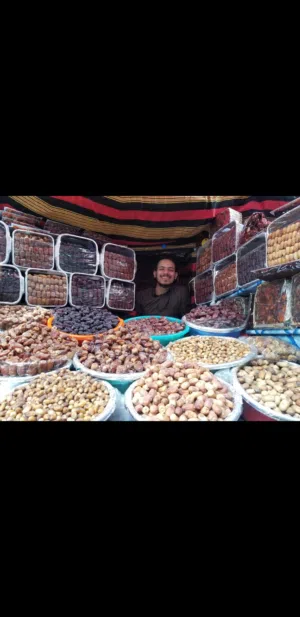 تمور فاخرة بجميع أنواعها.