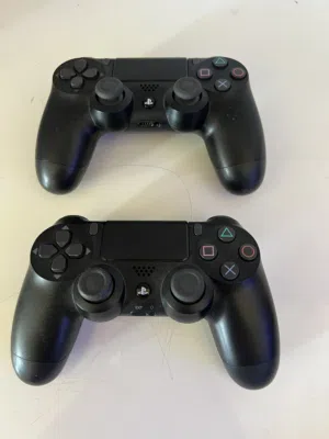 PS4 controllers