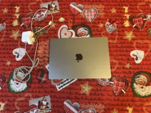 Macbook Air M3 2024/Box/warranty/Brand new condition
