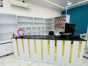 ديكور حلويات استعمال شهرين فقط جديد وبال رخام