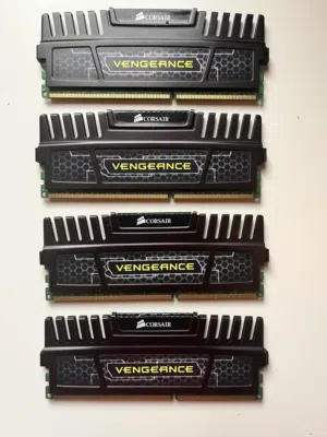رامات ddr3 مع كيس AeroCool