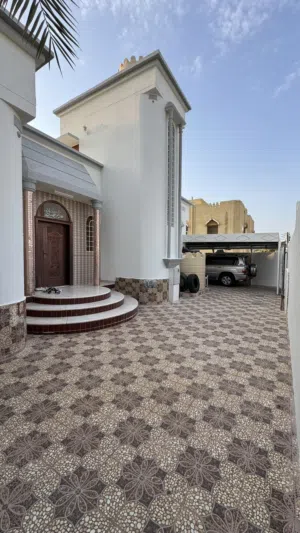 للبيع منزل في قلب المدينه ونظيف واقرا التفاصيل