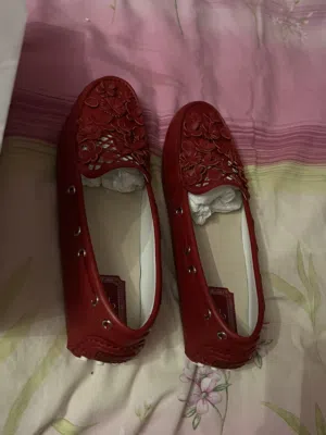 حذاء لوفر ديور جلدي أحمر أصلي (شبه جديد) مع كامل ملحقاته - مقاس 38.5 Original Christian Dior Shoes