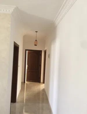شقة مميزة للإيجار / عرسان فقط