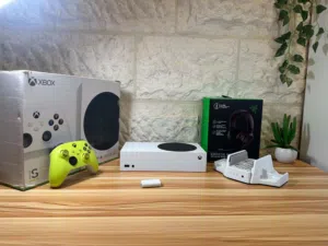 XBOX SERIES S 512G USED LIKE  NEW  اكسبوكس سيريس اس مستعمل زي الجديد مع اغراض
