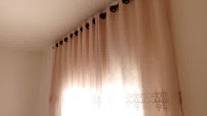 ستائر (برادي) مستعملة بحالة ممتازة