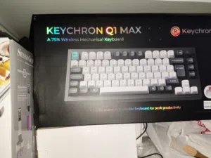 من اشهر الكيبوردات العالمية  كيبورد ميكانيكي RGB وايرليس بتردد 2.4 السعر 150 الف جديد غير مستخدم