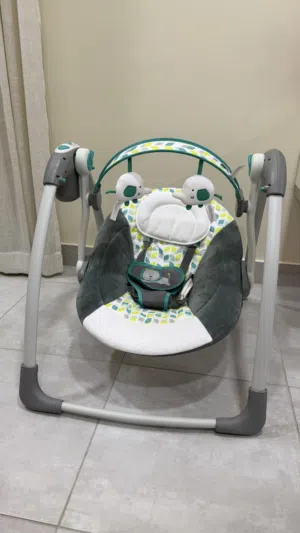 كرسي هزاز شبه جديد ماركة juniors