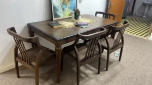 طاوله زان تركي مستخدم جدا قليل نضافه90% يحتوي على ست كراسي طول 150cm عرض 90cm