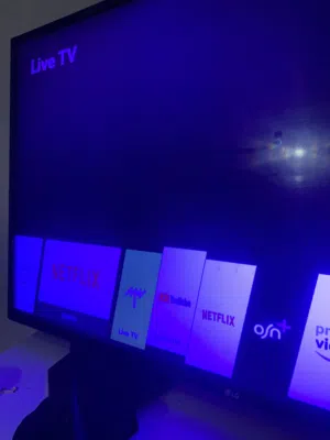 شاشة LG smart Tv ما عليها شي بس يوجد شي بسيط فيه