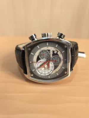 ساعة سويسرية للبيع