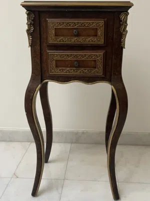 طاولات جانبيه مرتفعة