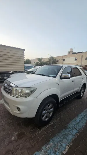 2011 Toyota Fortuner SR5 SUV with GCC Specs, 7 Seats, 4 slunder
