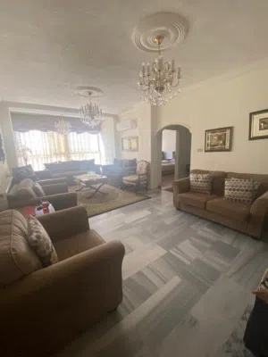 شقه طابق 3 بضاحيه الرشيد مساحه 300 متر متر للبيع