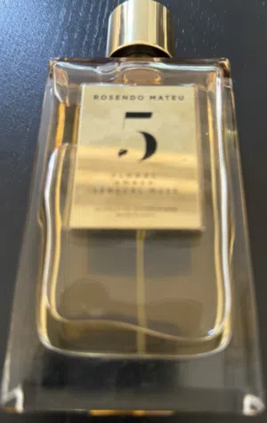 Perfume Rosendo Mateu no 5