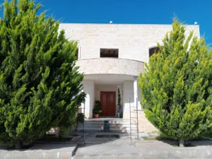 900 m2 5 Bedrooms Townhouse for Sale in Irbid Bait Ras