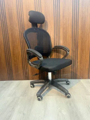 كرسي باللون الأبيض والأسود – فخامة بتجذب الأنظار اسفنج مريح وتصميم انيق والسعر الانسب بالمملكة جرب !